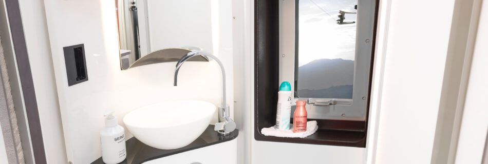summit-600-shine-l-baño