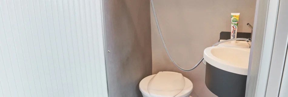 summit-shine-640-r-baño